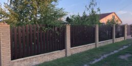 Які особливості та переваги металевих парканів?